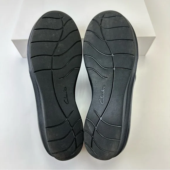 Clarks slip on shoe Womens Size 8.5 comfort black Everyday Comfort Low heel - Picture 8 of 14
